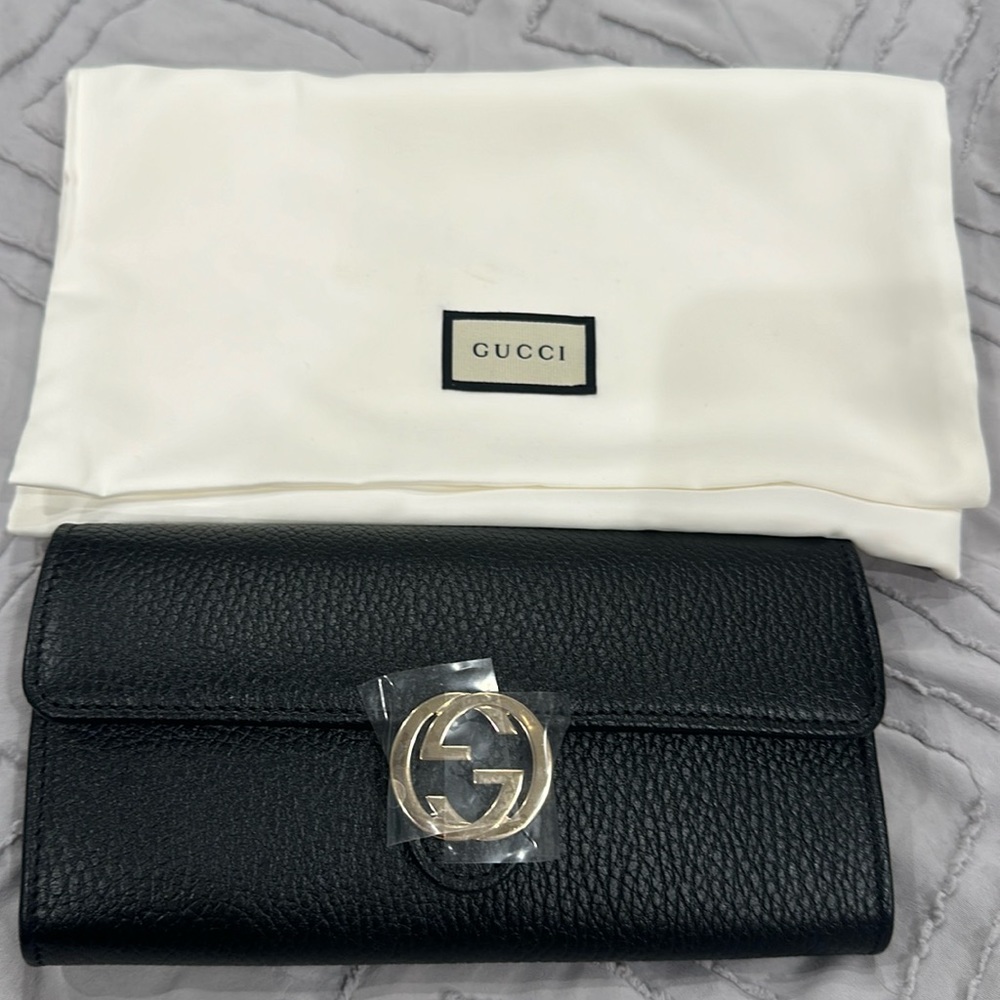 Brand new. Gucci wallet. Never used!